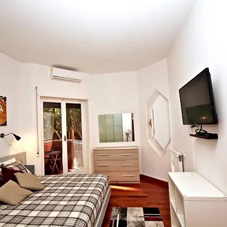 Apartment Porta Portese Happy House, Trastevere Steps Rome