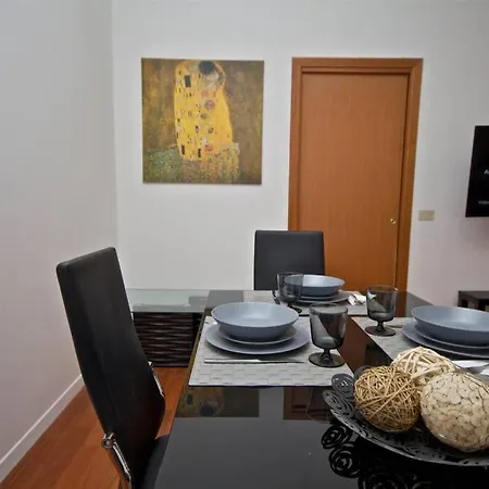 Porta Portese Happy House, Trastevere Steps Apartment